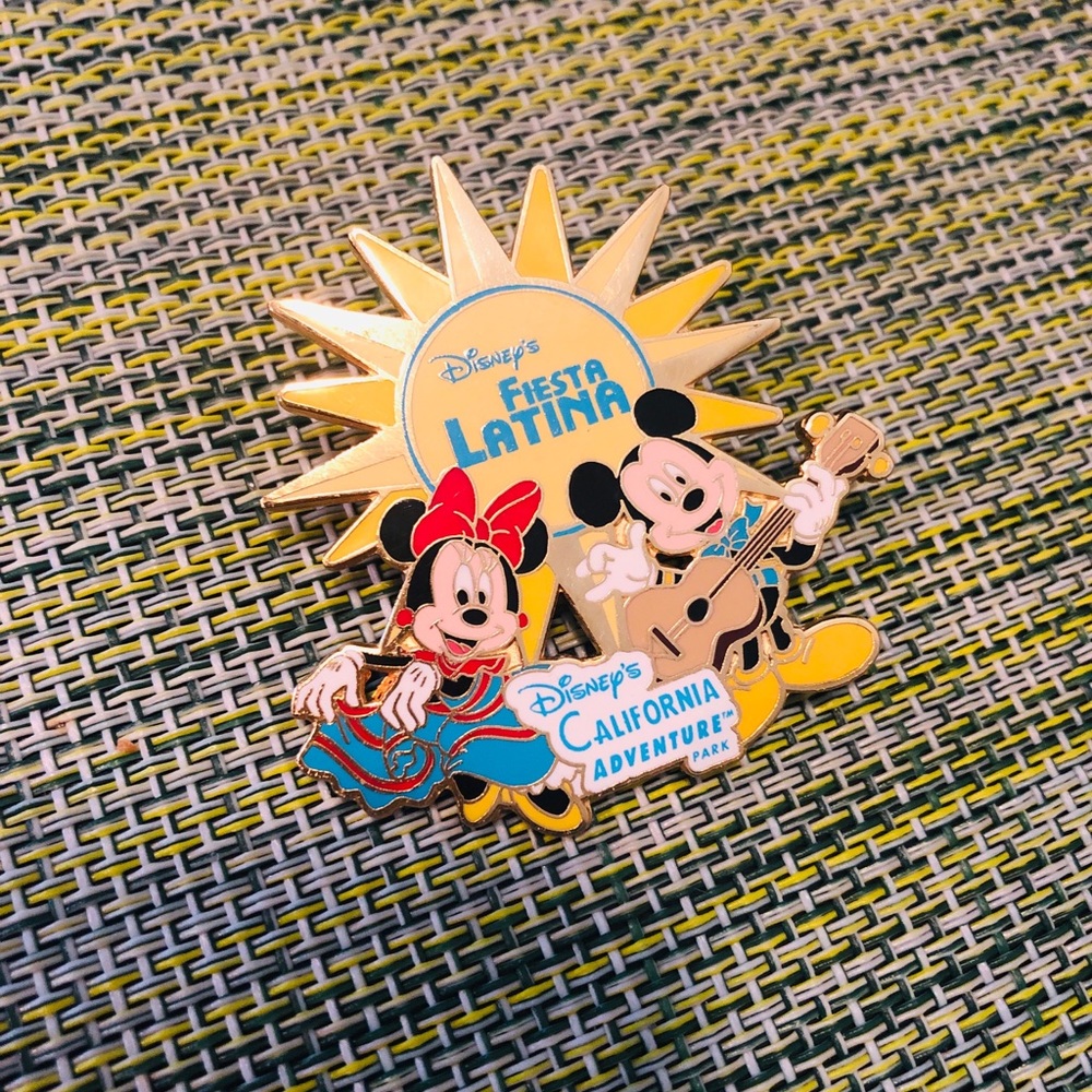 Limited Edition Fiesta Latina Disney Pin - 2003 💃
